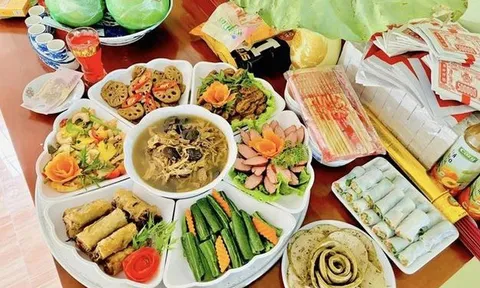 Văn khấn Rằm tháng 7 cúng thần linh, gia tiên, chúng sinh đầy đủ, chi tiết