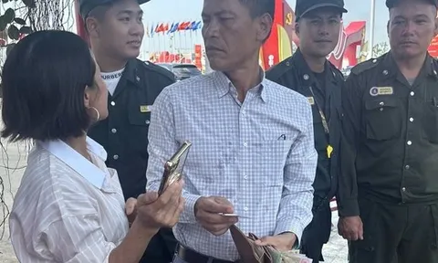 Người phụ nữ bỏ quên túi xách có 50 triệu đồng, 1,5 chỉ vàng khi đi xem triển lãm