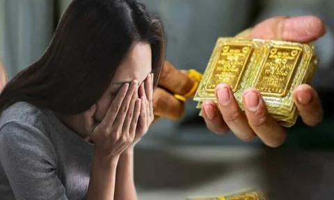 Gom hơn 739 triệu đồng tiền mừng cưới đi mua vàng, 2 năm sau cặp vợ chồng trẻ thú nhận: “Lãi lớn nhưng chẳng dám tiêu, ngày nào cũng mất ăn mất ngủ”
