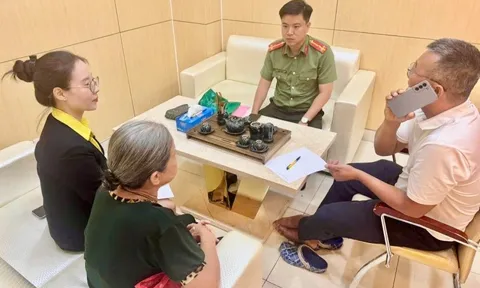 Cụ bà 73 tuổi mang 400 triệu đồng tiền mặt đến ngân hàng để nạp vào tài khoản của chính mình: Công an chỉ đạo nhân viên Nam A Bank dừng giao dịch gấp