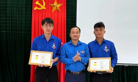Hai chàng trai lao xuống sông Kiến Giang cứu người phụ nữ nhảy cầu tự tử