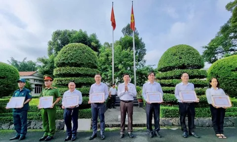 TP HCM: Phường Bình Thạnh khen thưởng CB-CC thực hiện tốt chính quyền địa phương 2 cấp