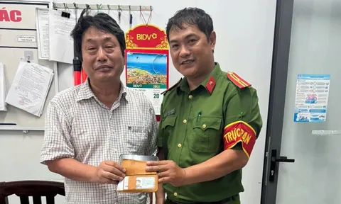 Du khách Hàn Quốc cảm ơn công an Việt Nam giúp tìm lại tài sản