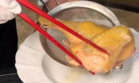 Khách nổi giận vì ăn nửa con gà phải trả hóa đơn gần 7,5 triệu, nhà hàng khẳng định: “Chúng tôi làm đúng, không hề chặt chém”