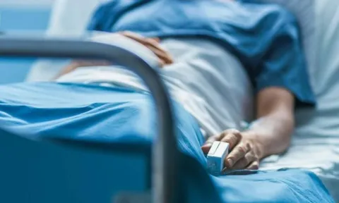 "Chết não" sau tai nạn xe, thanh niên bất ngờ tỉnh dậy trong đám tang