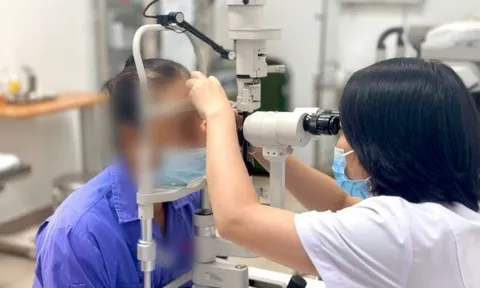 Người phụ nữ 68 tuổi ngứa mắt suốt 3 năm, bác sĩ kiểm tra thì "sốc nặng"