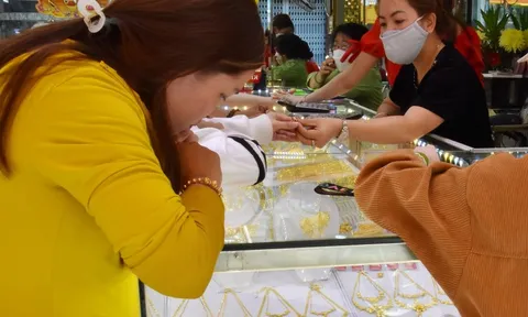 Giá vàng hôm nay 10-9: Vàng thế giới hạ nhiệt