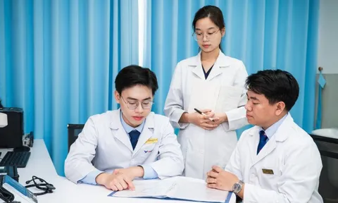 Tỷ phú Phạm Nhật Vượng bỏ 1.300 tỷ đồng để chiêu mộ bác sĩ nội trú: Bao trọn học phí hơn 900 triệu đồng/năm, còn phát thêm 10 triệu/tháng