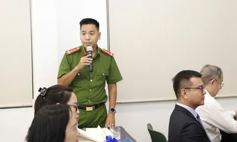 TP HCM: Công an phường Cầu Ông Lãnh "mạnh tay" với nạn chèo kéo khách du lịch