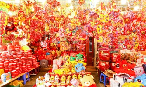 Phố Hàng Mã vào mùa tràn ngập sắc màu trung thu