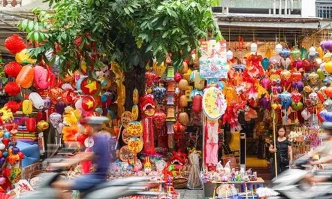 Phố cổ Hà Nội thay 'áo mới', rực rỡ đón trung thu