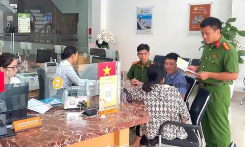 Cụ bà 65 tuổi rút 2 sổ tiết kiệm 400 triệu đồng chưa đến kỳ hạn: Nhân viên LPBank khẳng định có bất thường, mời công an xác minh