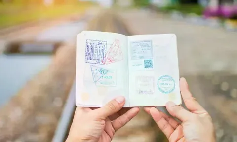 Nhiều nước sắp bỏ đóng dấu hộ chiếu, xuất nhập cảnh thế nào?