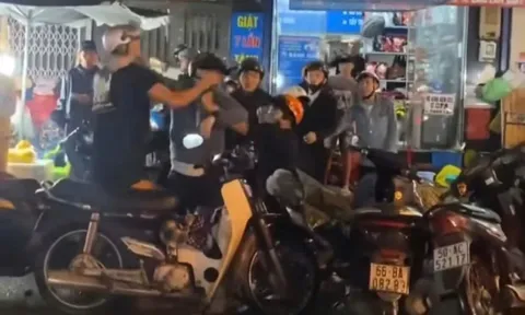10 thanh niên đánh một thanh niên do mâu thuẫn "giật cô hồn"