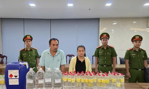 Dùng axit công nghiệp trộn với nước giếng khoan để sản xuất hàng ngàn lít giấm mỗi ngày