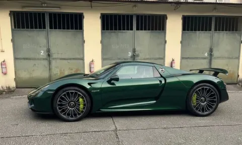 Siêu xe Porsche 918 Spyder hàng hiếm tại Việt Nam bất ngờ đổi màu