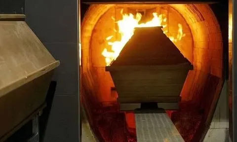 Người phụ nữ 52 tuổi được cho là đã chết, gia đình đưa đi hoả táng thì điều "lạ" xảy ra