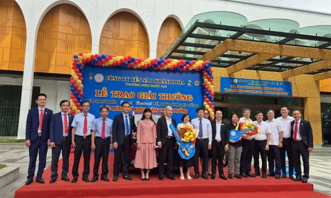 Một nữ khách hàng trúng ô tô Kia Sonet khi dùng sản phẩm Yến sào Khánh Hòa Sanest