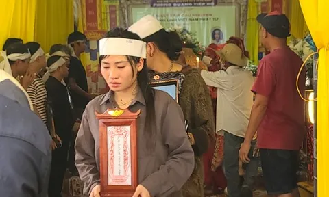 Nghẹn ngào giây phút tiễn đưa 3 mẹ con trong vụ sát hại cả gia đình ở Đắk Lắk