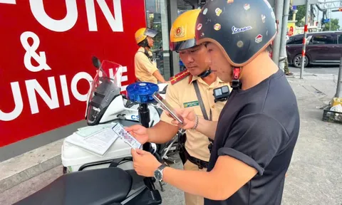 CSGT TP HCM sẽ thu tiền nộp phạt bằng mã QR code trực tiếp trên đường