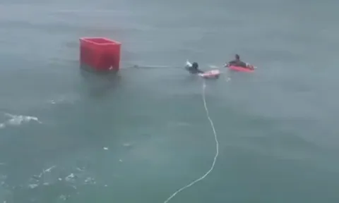 Tàu, phà ra Phú Quốc cứu 4 người trôi dạt nhiều giờ trên biển