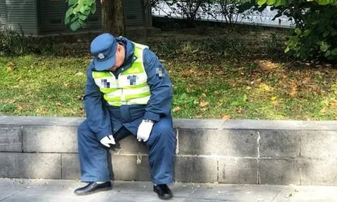 Lương hưu 31 triệu đồng/tháng, cụ ông U70 vẫn đi làm bảo vệ rồi ngậm ngùi hối hận: “Tôi phải xin nghỉ chỉ sau 4 tháng”