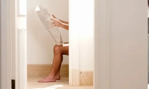 Nghiên cứu mới: Đi tiểu ngồi đặc biệt tốt với nam giới, giúp tránh căn bệnh 80% người mắc khi về già