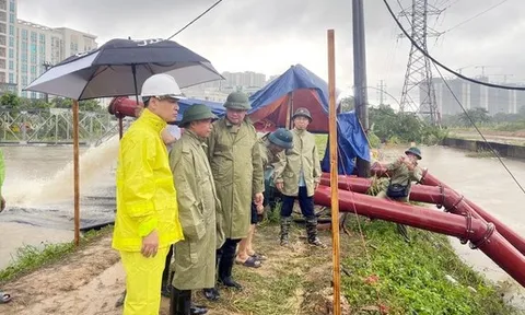Phó Chủ tịch UBND TP Hà Nội: Tập trung cao độ ứng phó mưa, lũ, ngập úng do hoàn lưu bão số 11