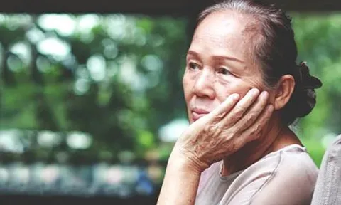 Đừng như tôi: Tuổi 60 mới hiểu lương hưu không đủ, chẳng còn kịp để dành cho tuổi già