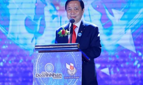 Còn quá sớm để xây dựng tượng đài doanh nhân!