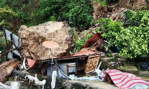Tảng đá lớn đè bẹp ngôi nhà, 3 người trong một gia đình tử vong