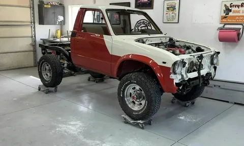 Ngắm nhìn bán tải Toyota cách đây gần 45 năm, 'cổ lỗ sĩ' nhưng chất