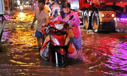 Mới đầu mùa triều cường người dân TPHCM đã khổ vì ngập 