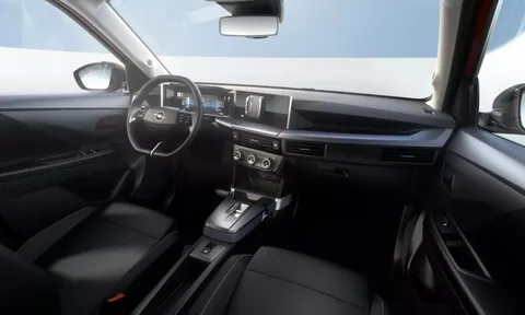 SUV châu Âu bỏ màn hình giải trí, thay bằng kẹp điện thoại