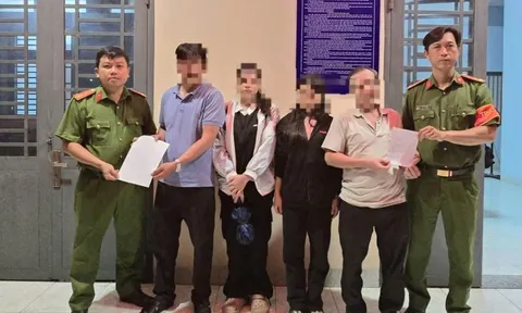 Công an ở Tây Ninh giải cứu 2 nữ sinh định sang Campuchia “giải quyết vụ án”