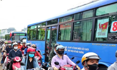 100 xe buýt CNG mới ở TPHCM đang "đắp chiếu”