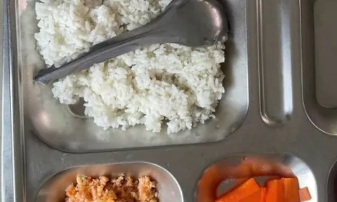 Suất cơm bán trú 'lèo tèo' gây xôn xao: Lãnh đạo trường tiểu học ở Huế lên tiếng