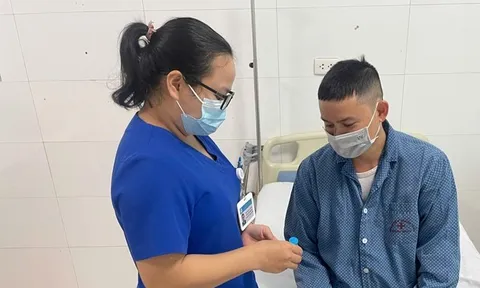 Đi khám vì tiểu máu, người đàn ông 40 tuổi tá hoả khi phát hiện mắc hội chứng "bụng quả mận khô"