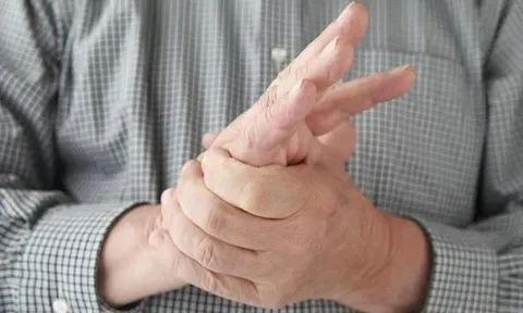 Thấy tay có dấu hiệu này, đi khám thận ngay kẻo "hối không kịp"