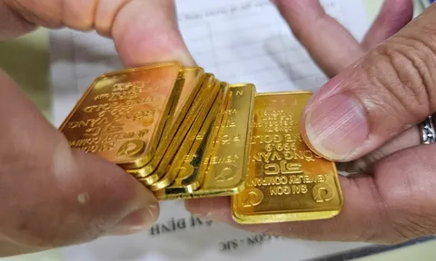 Tối 10-10, giá vàng miếng SJC biến động mạnh