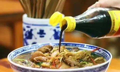 Người đàn ông ăn gì cũng cho giấm, 6 tháng sau đi khám, bác sĩ ngay lập tức hỏi: "Ông đã làm gì?"