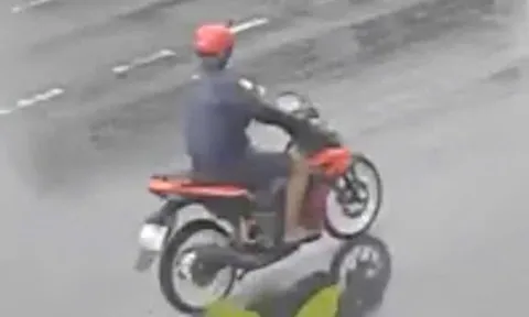 Đi cướp vì ăn chơi hết tiền, về nhà sợ vợ la mắng 