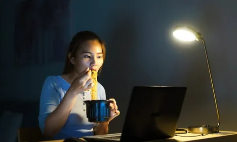Để bụng đói đi ngủ hay ăn đêm có hại hơn? Chuyên gia chỉ ra sự thật khiến nhiều người phải thay đổi thói quen