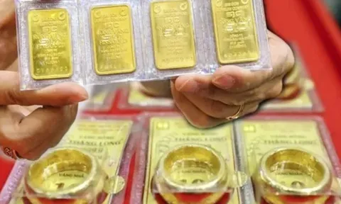 Lục két sắt của mẹ, tôi phát hiện 3 thứ nhớ đời