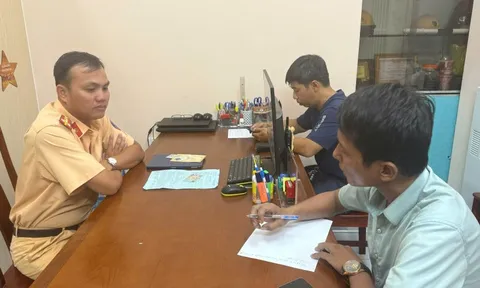 TP HCM: Làm rõ lý do hai tài xế dừng xe trên đường ở Hóc Môn
