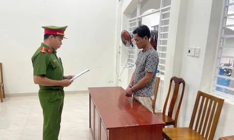 Ghen tuông, nam thanh niên tạt xăng truy sát tình địch