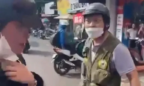 Người đàn ông vừa đánh nam thanh niên vừa hỏi 'Mày biết tao là ai không?' 