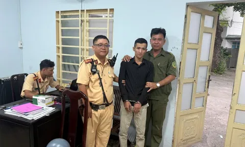 Vừa mua ma túy đá, nam thanh niên bị CSGT 'tóm" trên đường