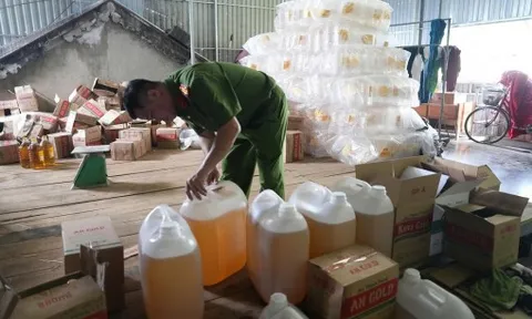 Nữ giám đốc bị bắt vì sản xuất hơn 2,7 triệu lít dầu ăn giả