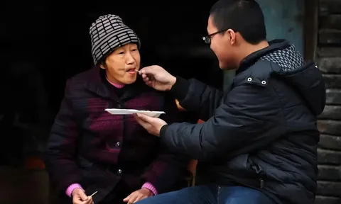Con cái hiếu thảo thật hay giả dối? Cha mẹ chỉ cần nhìn vào 3 điều sau là rõ mười mươi!